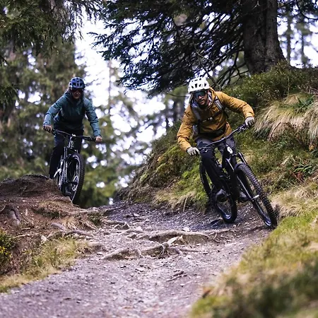 Bike And Hike 아파트 레오강